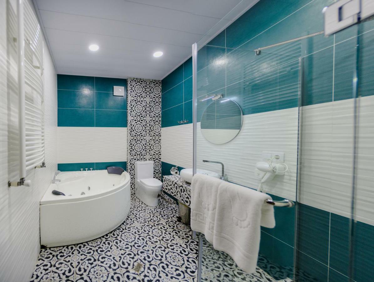 Golden Globe Boutique Hotel Tbilisi ภายนอก รูปภาพ